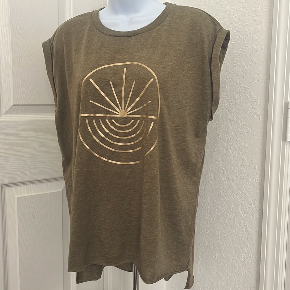 BELLA and CANVAS LARGE green muscle tee